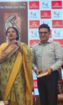 शबाना आज़मी, अजय मागो, शांतनु रे चौधरी, मैथिली राव, रिंकी रॉय भट्टाचार्य ने ओम बुक्स इंटरनेशनल की द ओल्डेस्ट लव स्टोरी को टाइटल वेव्स, बांद्रा में लॉन्च किया