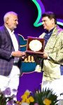 अनूप जलोटा ने बाँधे सुरों के मनके, बहार-ए-उर्दू 2025 का भव्य समापन डोम एसवीपी स्टेडियम में