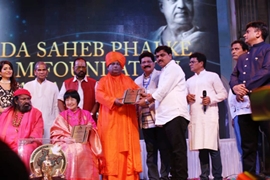 GLIMPSES OF DR GURJEE KUMARAN SWAMI OF 5TH SANTAN DHAM BLESSES AWARD WINNERS Of DADA SAHEB PHALKE FILM FOUNDATION 2019