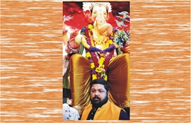 World Champion Gaurav Sharma Visits At The Darbar Of  Lalbagh Ke Raja For Blessings